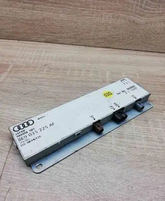 Audi A4 S4 B6 8E 8H Aerial antenna amplifier 8E9035225AF
