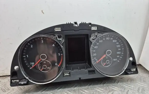 Volkswagen PASSAT B7 Speedometer (instrument cluster) 3AA920970E