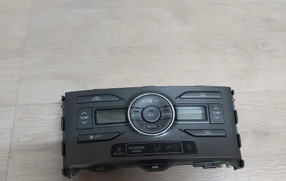 Toyota Auris 150 Other switches/knobs/shifts 55900-02221
