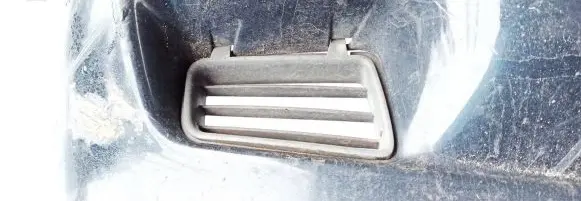 Volvo S40, V40 Front bumper lower grill juoda