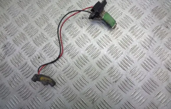 Renault Megane II Heater blower fan relay 