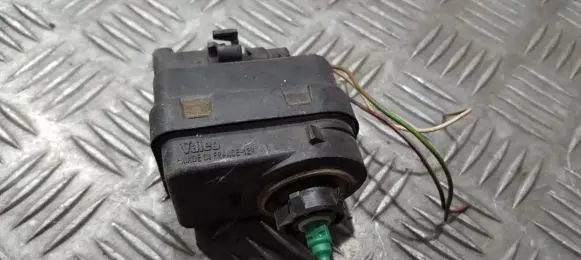 Renault Megane I Headlight level adjustment motor 7700840141