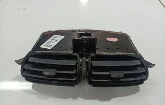 Nissan Almera Tino Dash center air vent grill