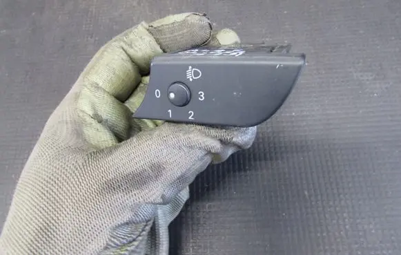 Audi A4 S4 B7 8E 8H Headlight level height control switch 8E1919094