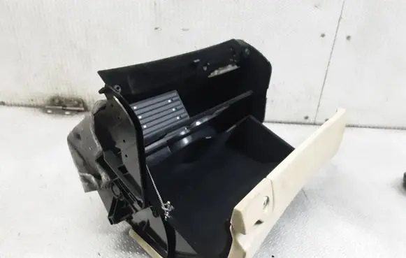 Mercedes-Benz C W203 Glove box A2036800891