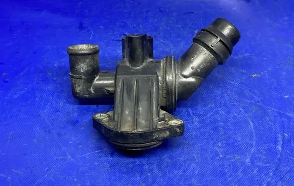 Thermostat/thermostat housing