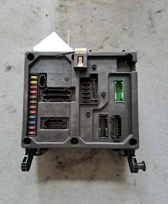 Ford Galaxy Fuse module S120042100A