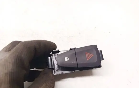 Dacia Sandero Hazard light switch E3160101