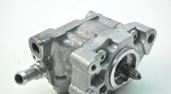 Volkswagen Touareg II Power steering pump 7P5422153