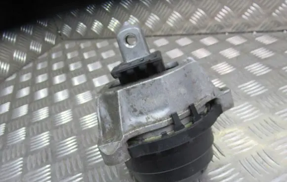 BMW X5 G05 Engine mounting bracket 9429397