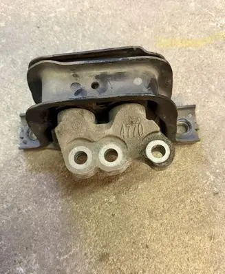 Chevrolet Captiva Engine mount bracket H62640A