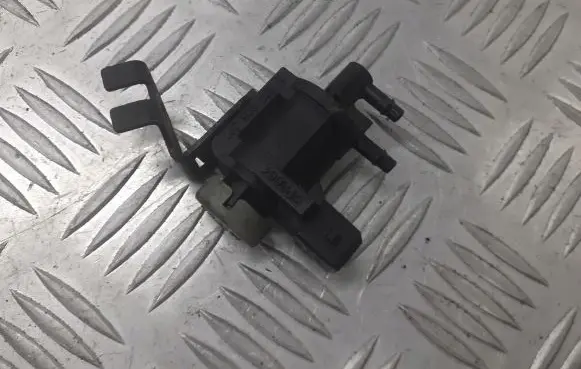 Volkswagen PASSAT B5.5 Vacuum valve 1J0908283A