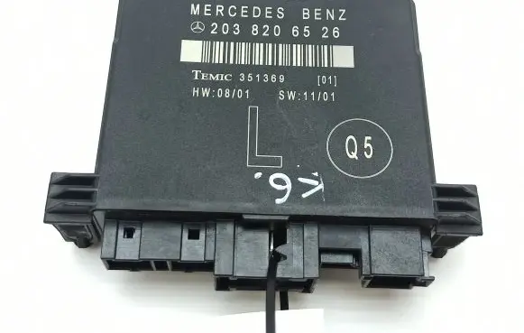 Mercedes-Benz C W203 Door control unit/module 2038206526 351369