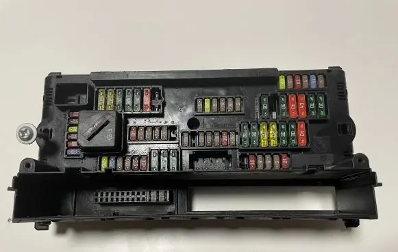 BMW 5 F10 F11 Fuse module 9252815