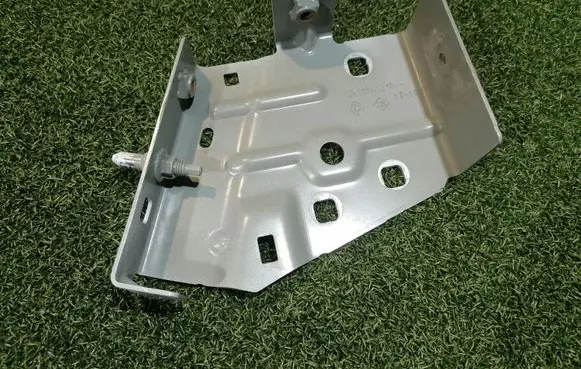 Renault Master III Front splash guards bracket 631429931R