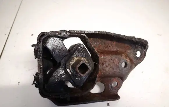 Chrysler Town Country II Engine mount bracket 