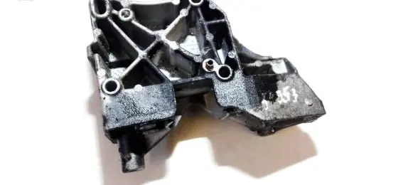 Citroen Xsara Picasso Engine mounting bracket
