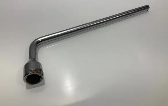 Mercedes-Benz CLS C219 Wheel nut wrench A2215810001 2215810001