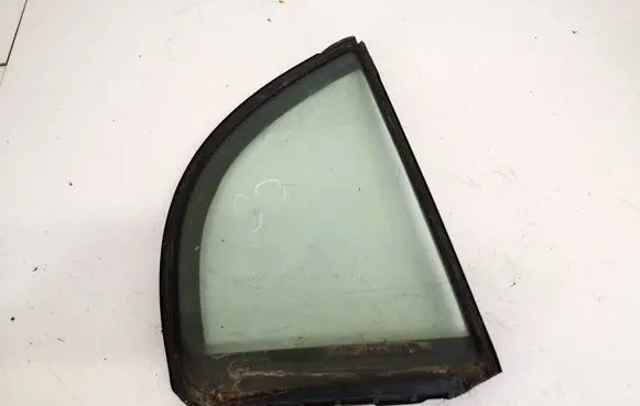 Rear vent window glass