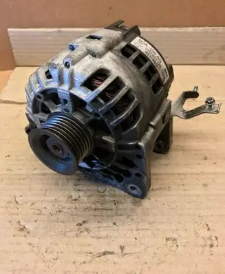 Volkswagen Polo V 6R Generator/alternator 03D903025J
