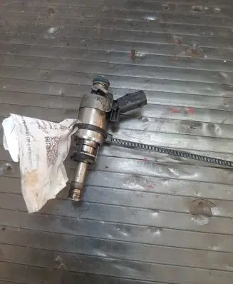 Skoda Superb B6 (3T) Fuel injector 06J133036B