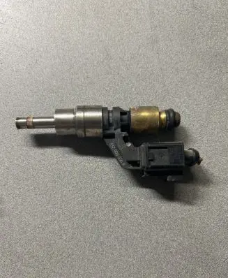 Volkswagen Golf V Fuel injector 03C906036A