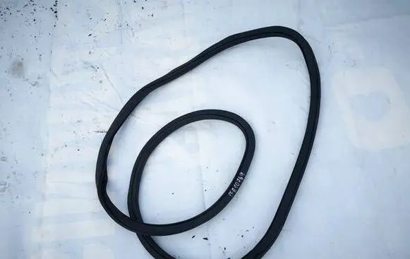 Volkswagen ID.3 Rubber seal front coupe door 