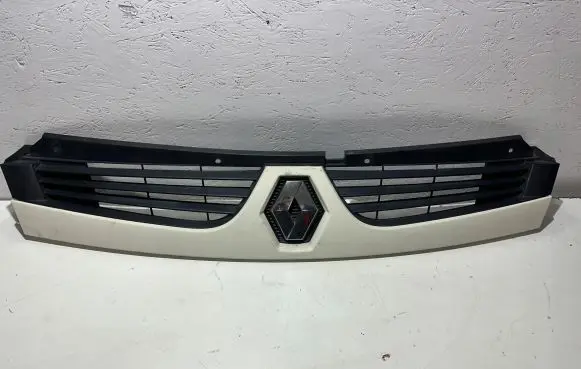 Renault Master II Front bumper upper radiator grill