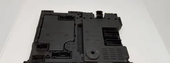 Peugeot 206 Fuse module 9627137080