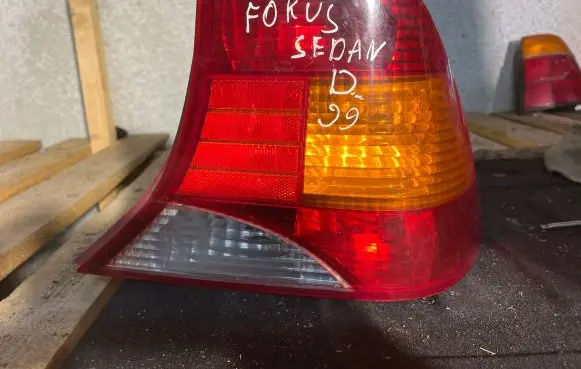 Ford Focus Rear/tail lights XS4X13404BC 034D