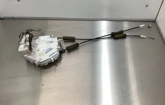 Honda FR-V Rear door lock 