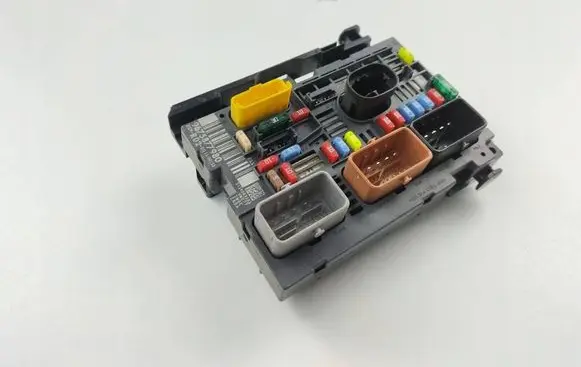 Citroen Berlingo Fuse box set 9675877980