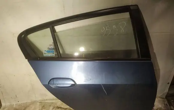 Honda Insight Rear door melynos