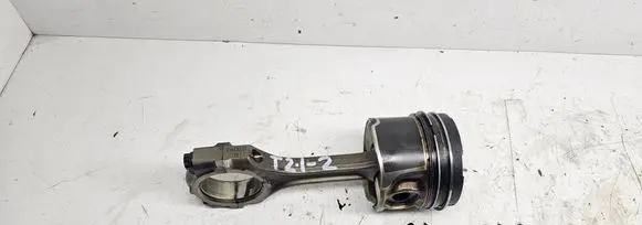 Toyota Avensis T270 Piston with connecting rod 