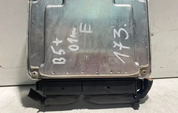 Volkswagen PASSAT B5.5 Engine control unit/module 038906019EM 28SA5042 0281010668