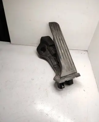 Volkswagen Golf Plus Accelerator throttle pedal 1K1723503M 6PV00889001