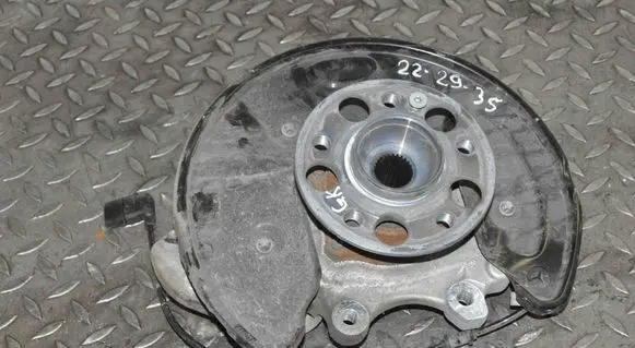 Rear wheel hub