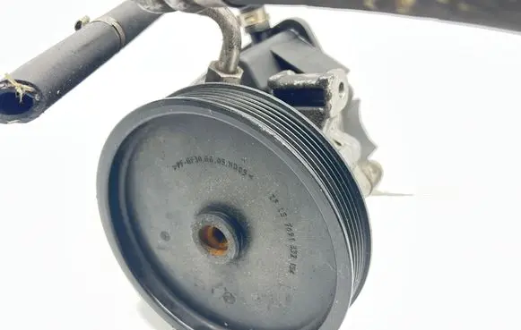 Mercedes-Benz E W211 Power steering pump A0044667001
