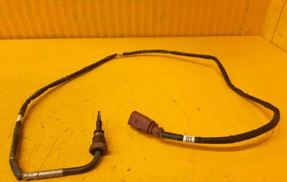 Volkswagen Amarok Exhaust gas temperature sensor 059906088DB