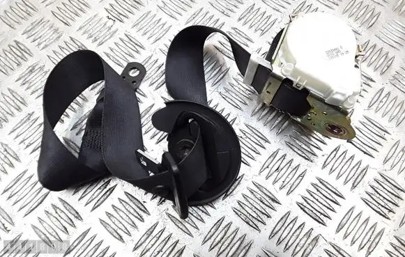 BMW X3 E83 Front seatbelt 33033481