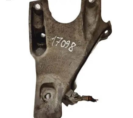 BMW 5 E60 E61 Engine mounting bracket 677094002