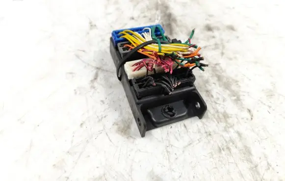KIA Sorento Fuse module 913103E810
