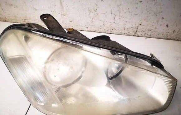 Ford C-MAX I Headlight/headlamp 16531001