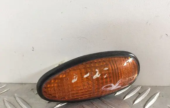 Mitsubishi Space Wagon Front fender indicator light 019003