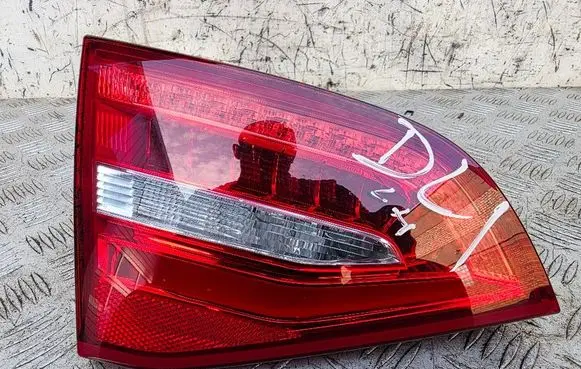 Tailgate rear/tail lights