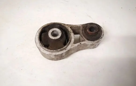Mazda CX-7 Engine mount bracket