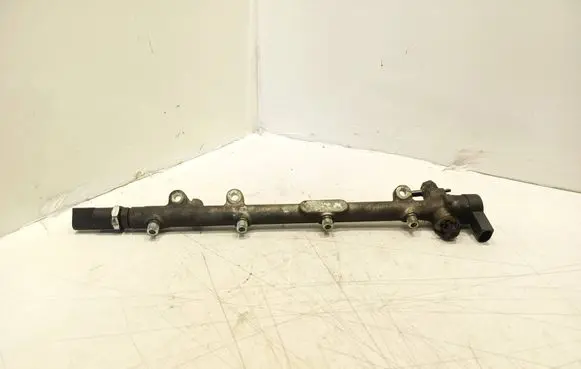 Mercedes-Benz C W203 Fuel main line pipe A6110700095 030669