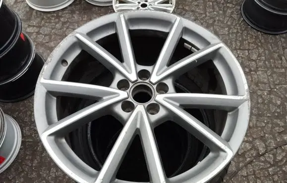 Audi Q3 8U R20 alloy rim 8U0601025AK