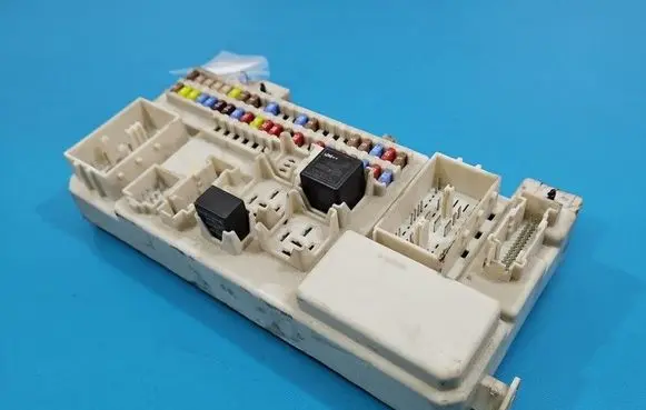 Volvo S40 Central body control module 8690719 IMPRK1574249