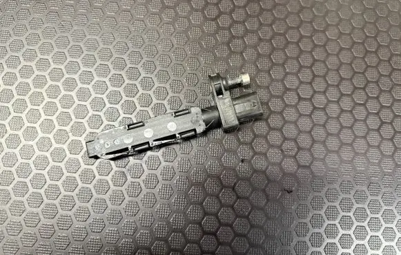 BMW 5 F10 F11 Crankshaft position sensor 7806782 25916010